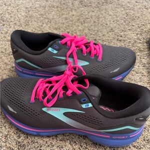 Brooks size 9, Ghost 15